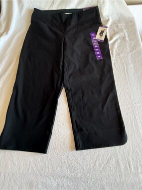 S. C. And Company Womens Black Capri Pants -